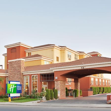 Holiday Inn Express- West Sacramento By Ihg Exterior photo