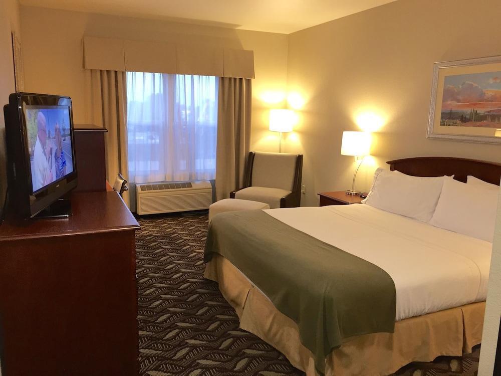 Holiday Inn Express- West Sacramento By Ihg Exterior photo