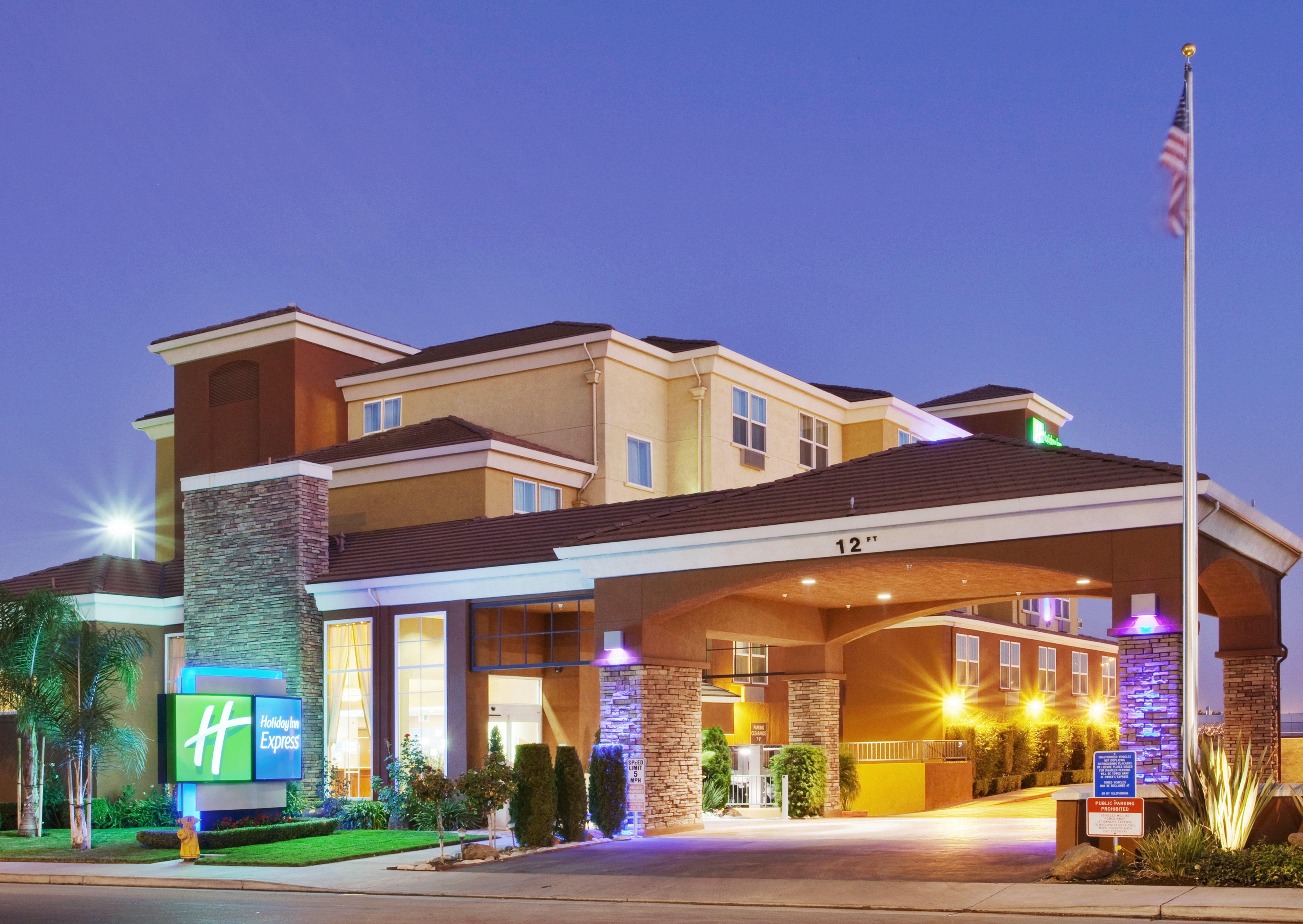 Holiday Inn Express- West Sacramento By Ihg Exterior photo