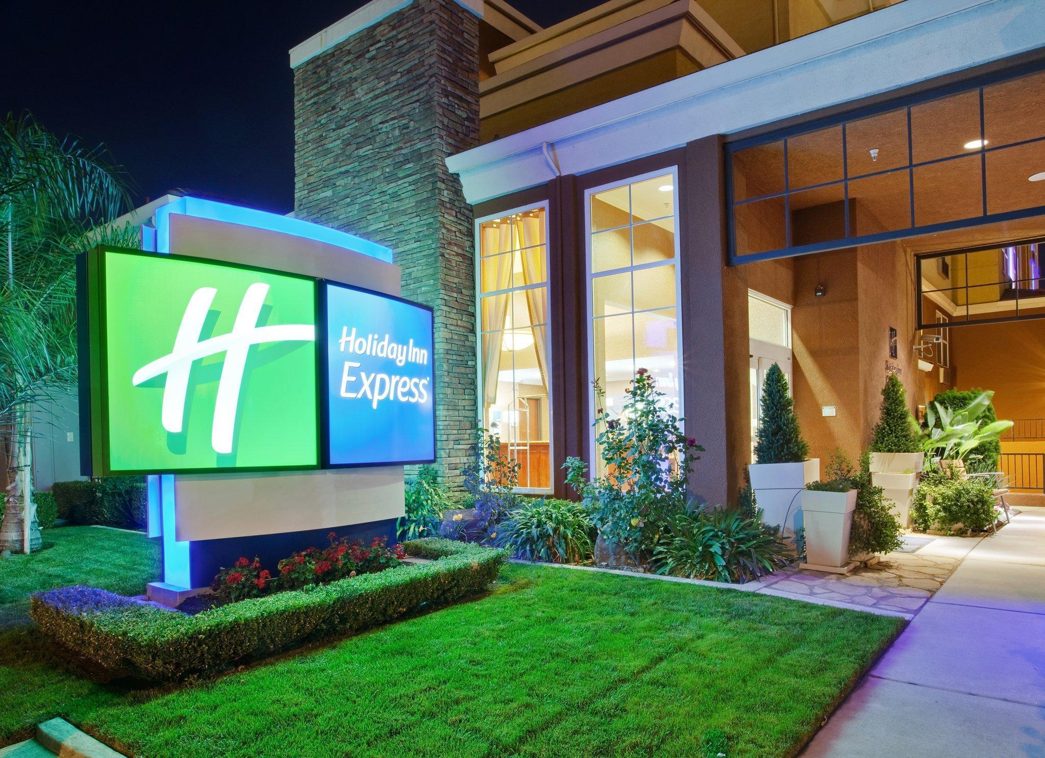 Holiday Inn Express- West Sacramento By Ihg Exterior photo
