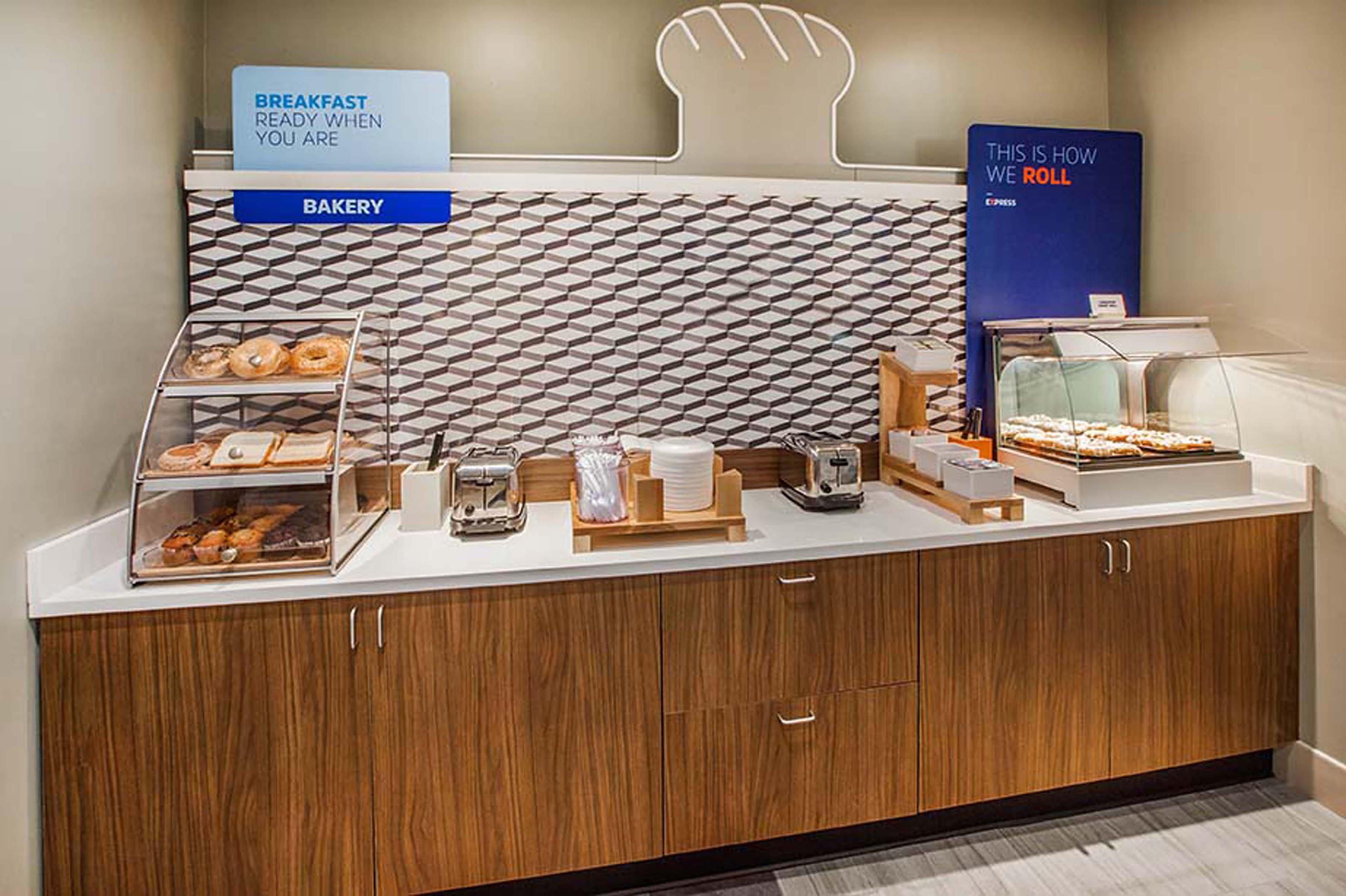 Holiday Inn Express- West Sacramento By Ihg Exterior photo