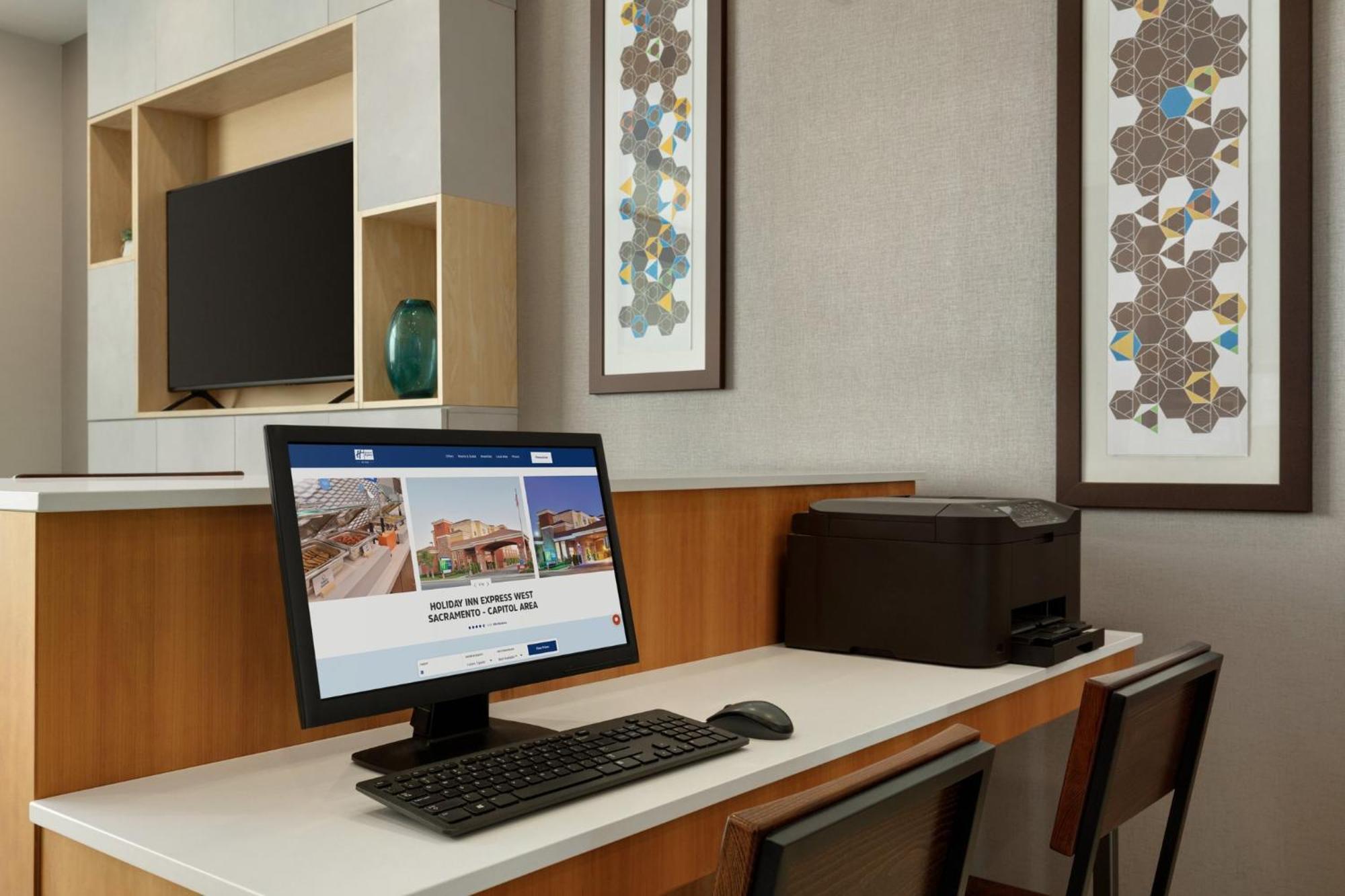Holiday Inn Express- West Sacramento By Ihg Exterior photo