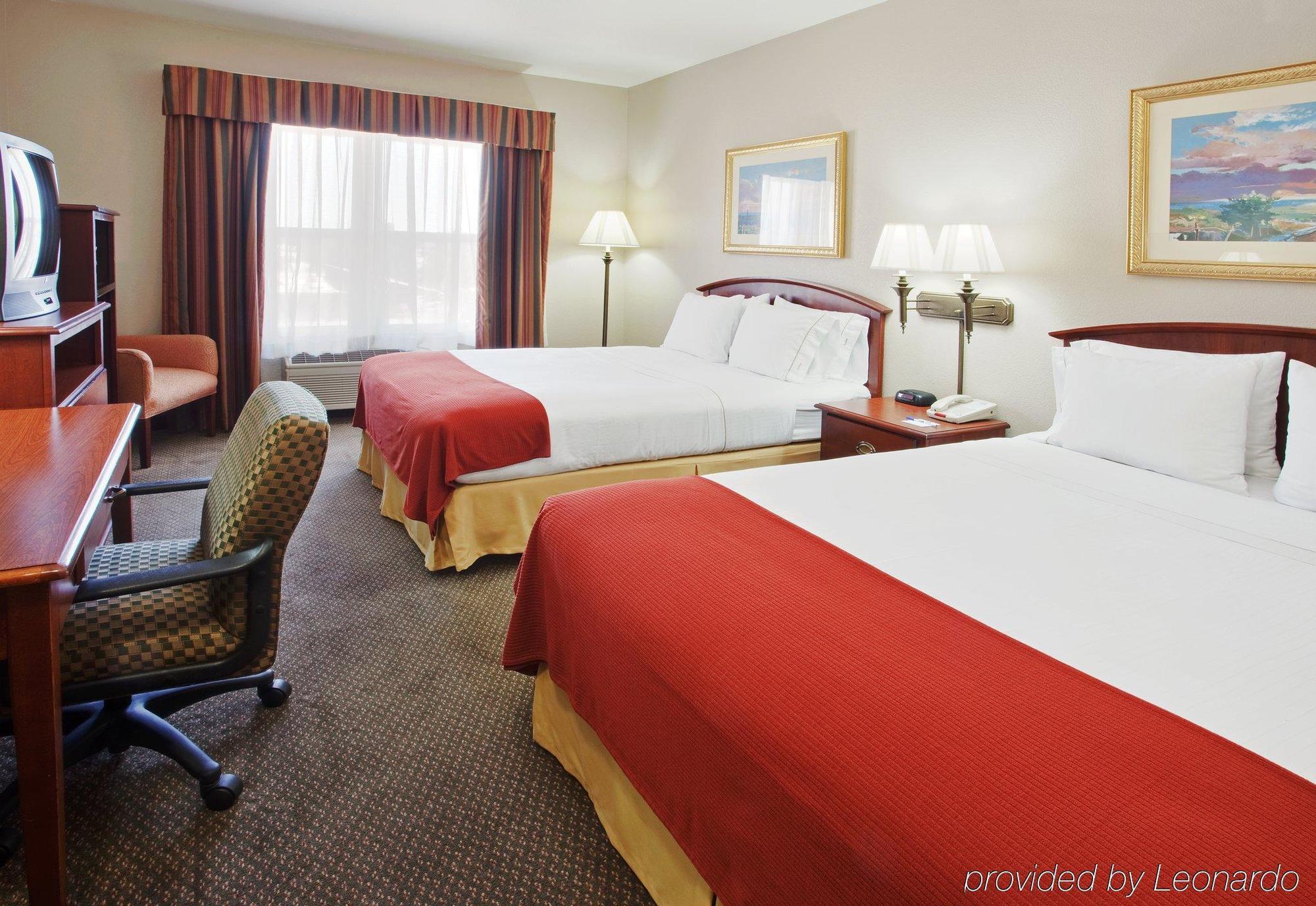 Holiday Inn Express- West Sacramento By Ihg Room photo