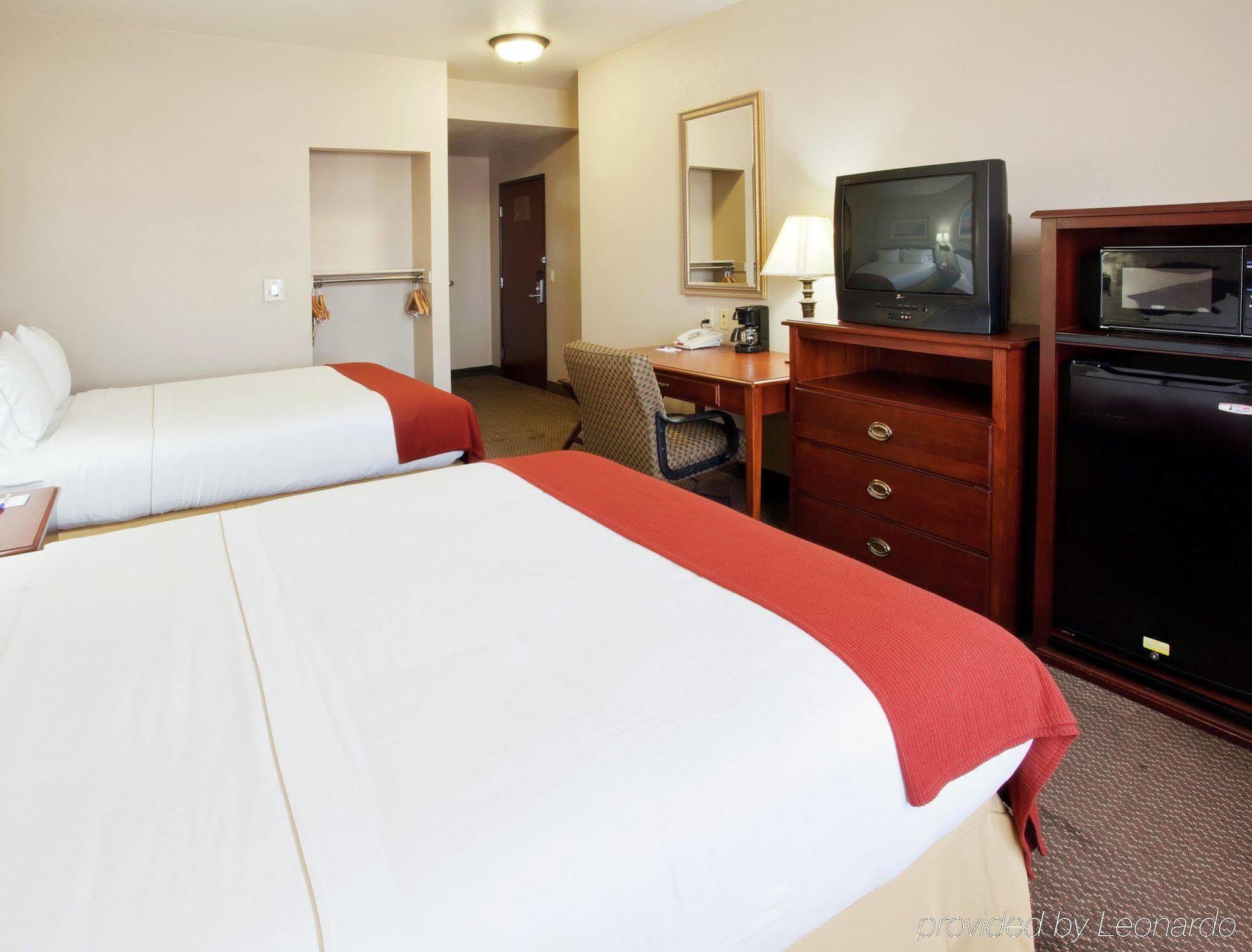 Holiday Inn Express- West Sacramento By Ihg Room photo