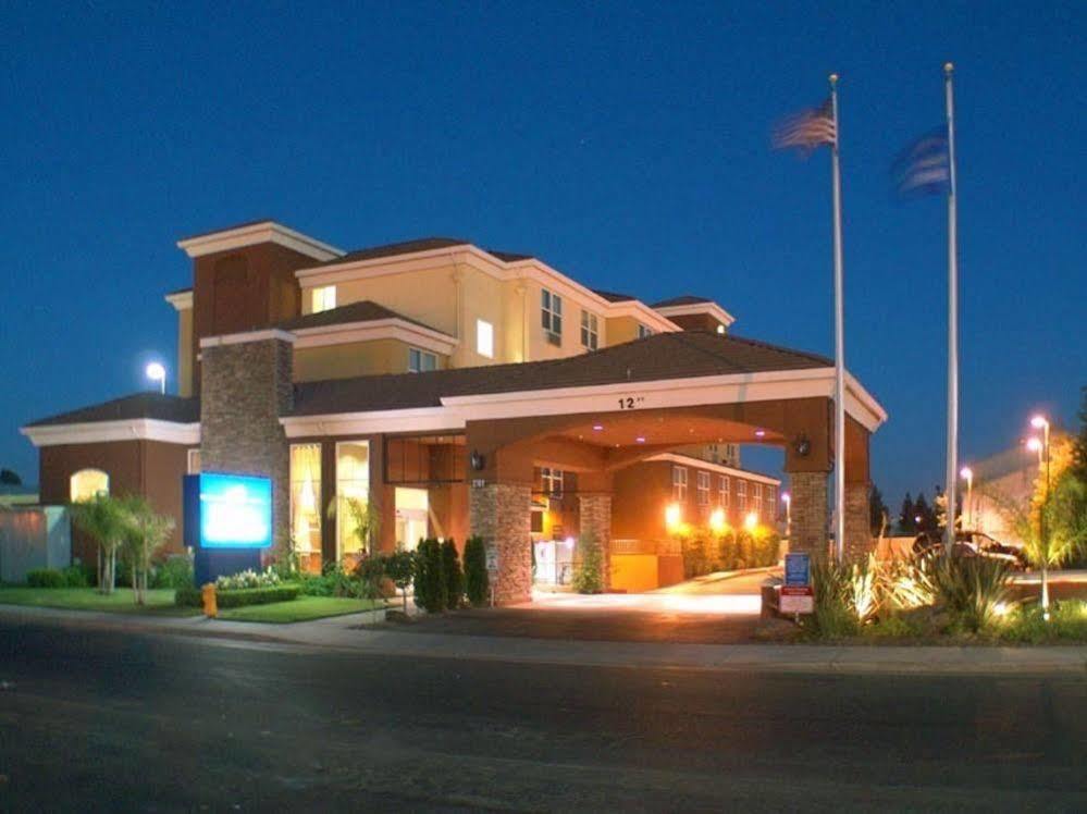 Holiday Inn Express- West Sacramento By Ihg Exterior photo